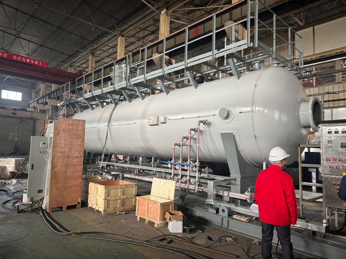 Vessel and platform assembly